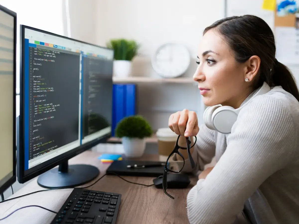 persona tomando certificación de python